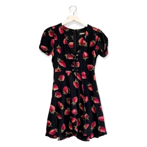 Reformation Koa mini dress, strawberry, size 2P - Picture 11 of 15